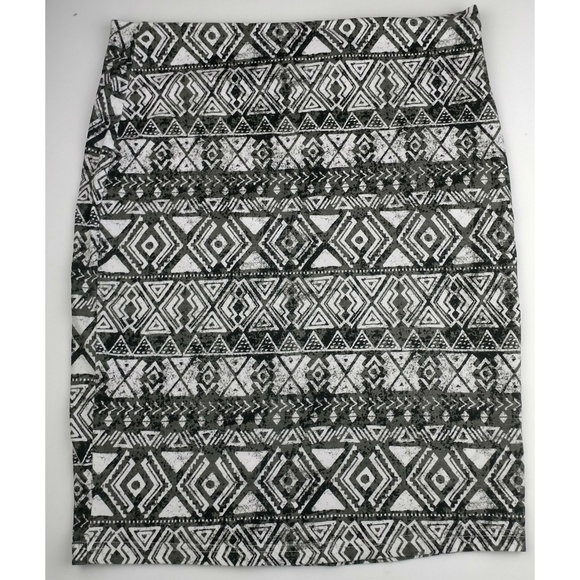 H&M Dresses & Skirts - ♥️5 for $25 H&M Aztec design pencil skirt